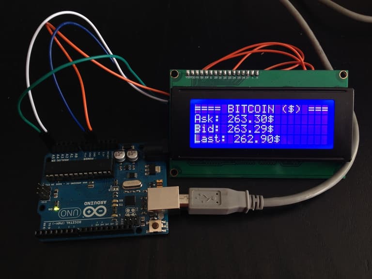 Arduino con patalla LCD mostrando la conversion a dolares